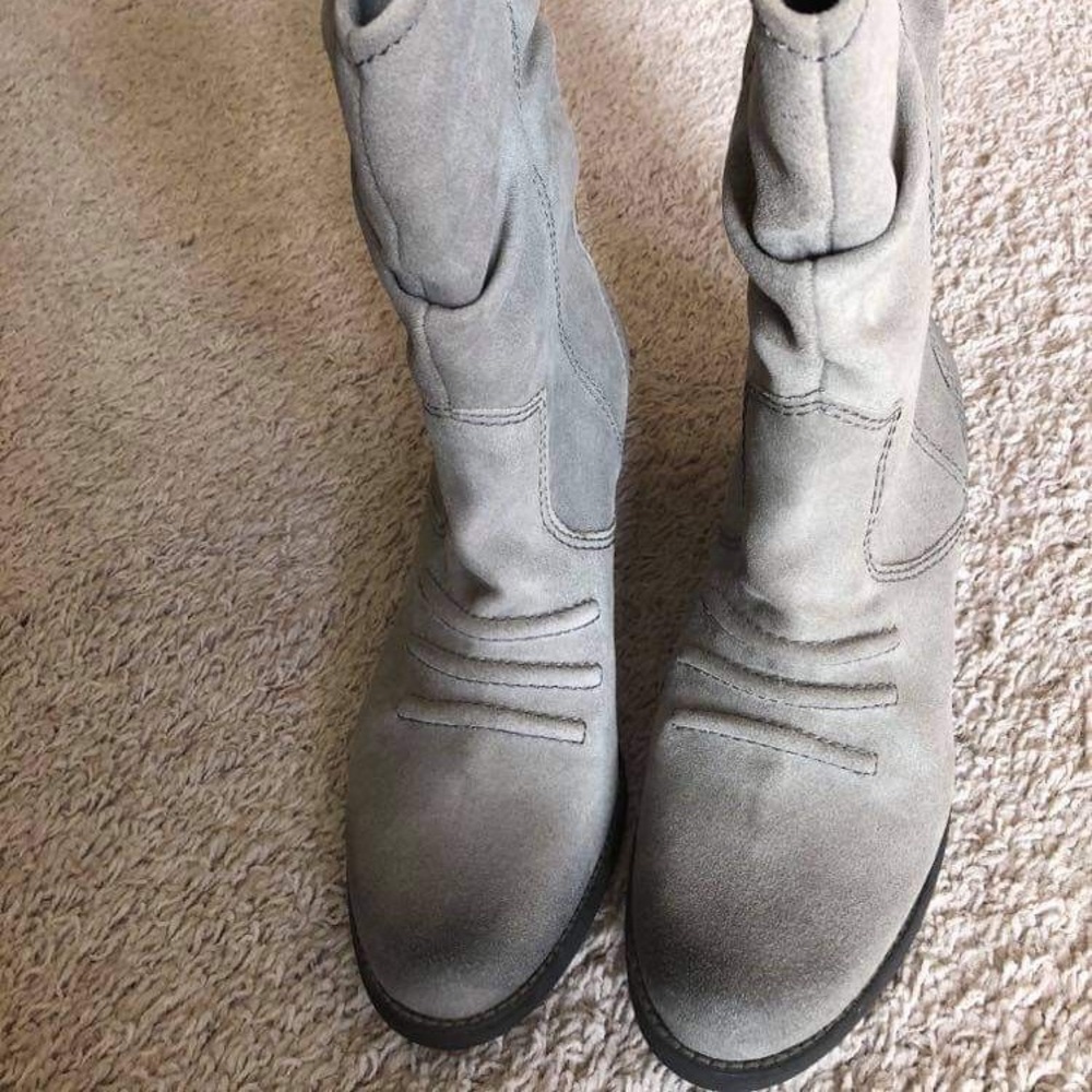 BCBG Holland Boots NWT - Picture 2 of 5